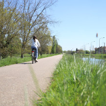 Le soleil est de retour, les vélos aussi ?
Longez le canal du Centre sur la voie verte, profitez du paysage et laissez-vous porter par les beaux jours !
Tarifs : 14 la journée, 10 la demi-journée
Renseignements et réservations au 03 85 81 10 92